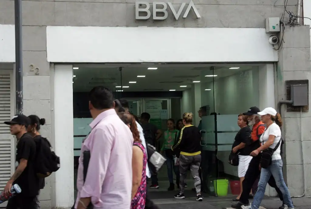 Solamente de julio a septiembre la institución financiera obtuvo utilidades por un monto de 28 mil 183 millones de pesos. Foto Roberto García Rivas / Archivo