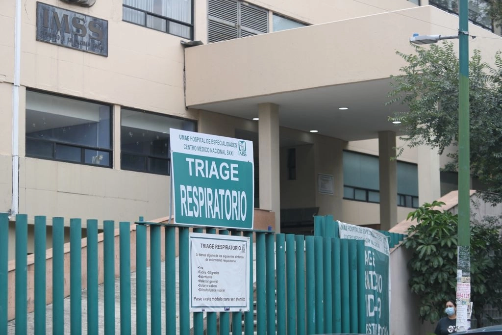 Área de Triage Respiratorio del Centro Médico Nacional Siglo XXI, en la Ciudad de México. Foto Yazmín Ortega Cortés / Archivo