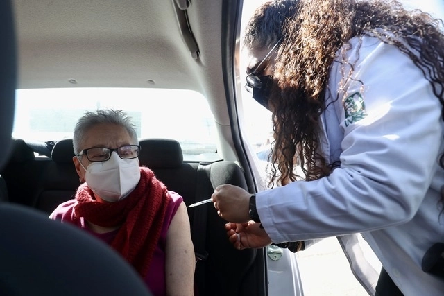 El reporte diario sobre la pandemia en el país, indica que la curva epidemiológica va a la baja. Foto Luis Castillo