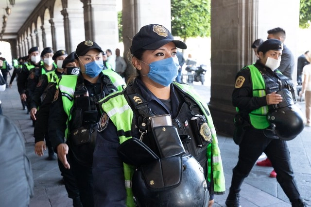 Mujeres policías serán las encargadas de vigilar el tránsito en el Centro Histórico. Foto LA JORNADA/Pablo Ramos García 