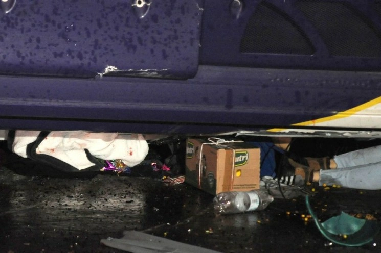 El autobús de pasajeros de la línea Futura se accidentó en el kilómetro 37+900, a la altura de la Escondida. Foto Cuartoscuro