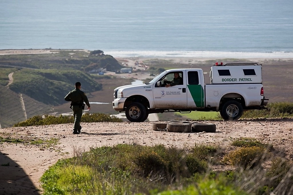 La inmigración es una de las principales preocupaciones de los votantes; muchos de ellos dicen que Biden no ha hecho lo suficiente para resguardar las fronteras del país. Foto @CBP 