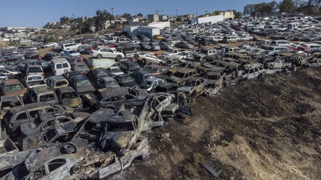 Autos calcinados en un corralón de Tijuana en imagen de archivo. Foto Omar Martínez/ Cuartoscuro/ La Jornada