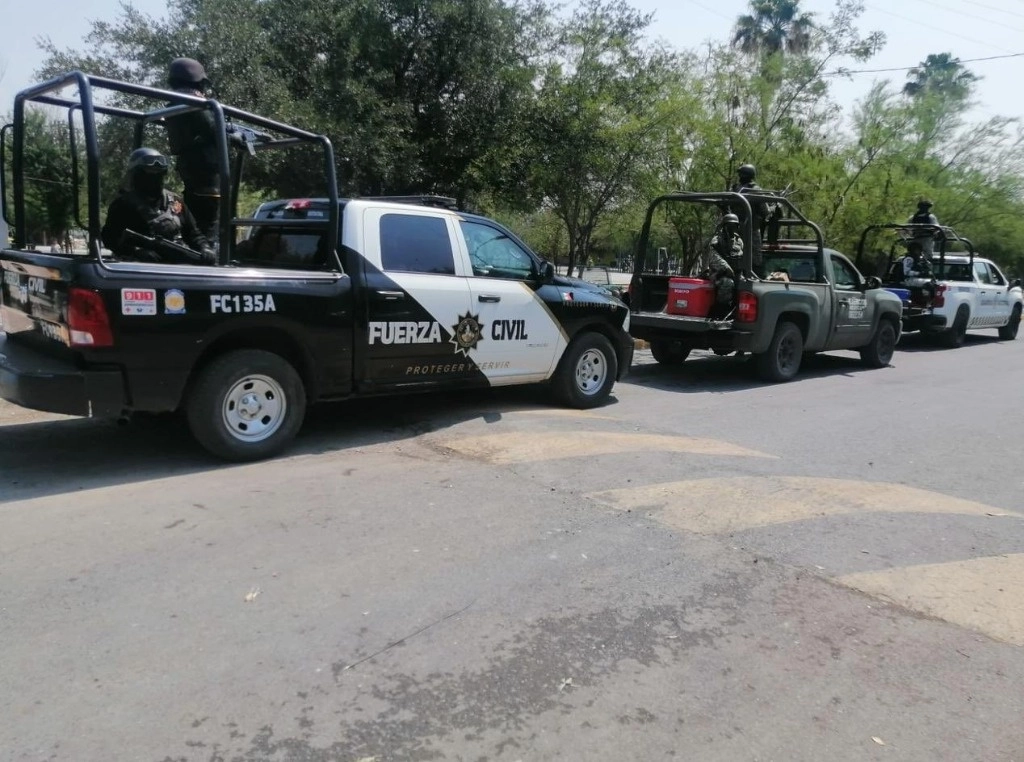En al menos dos casos había una manta con amenazas de un grupo de la delincuencia organizada. Foto @SSeguridadNL 