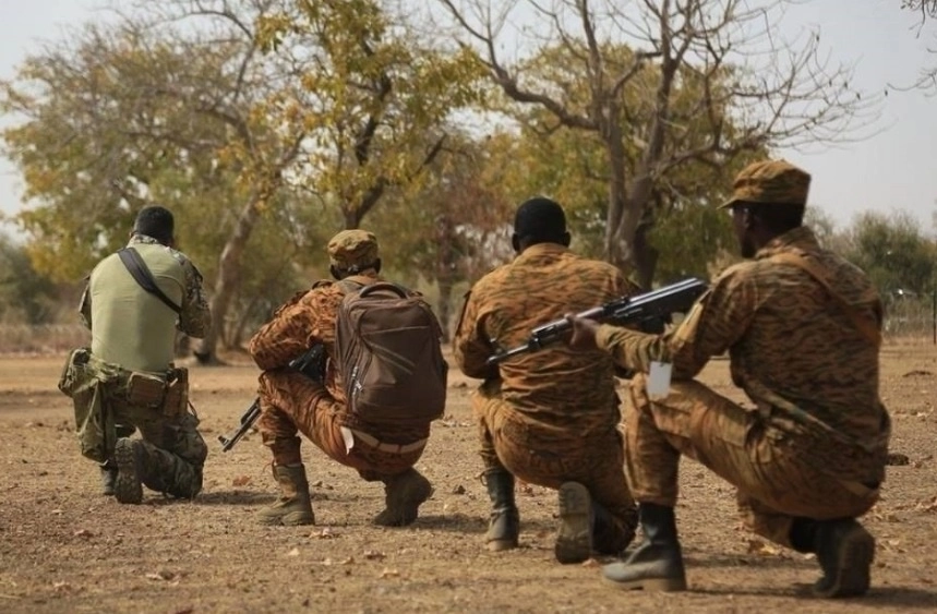 Un grupo de yihadistas armados, aliados de Al Qaeda, abrió fuego contra civiles y militares en las calles de Barsalogho. Foto Europa Press / Archivo  