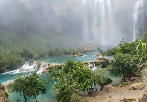 Las cascadas en el municipio de El Naranjo, en la región de la huasteca potosina, comenzaron a incrementar su caudal luego de los aguaceros. La imagen, del 20 de junio de 2024. Foto ‘La Jornada’