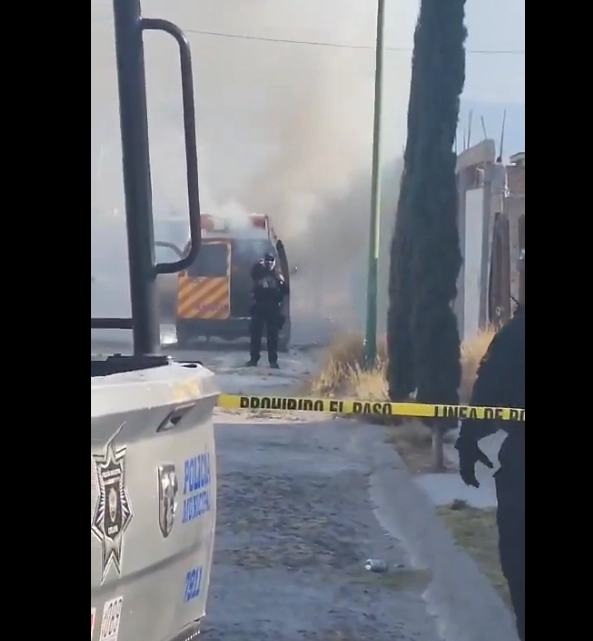 Hubo una segunda agresión, durante la cual otras dos ambulancias de la misma empresa fueron incendiadas mientras se hallaban estacionadas en la calle Cerrada Flor de Primavera. Foto tomada de redes sociales