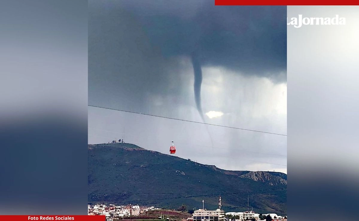 Las ciudades de Zacatecas y Guadalupe se observó la formación de las llamadas "nubes embudo", que no tocaron el suelo. Foto 