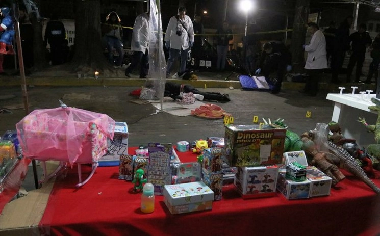 Mataron a una persona dentro de un tianguis de juguetes, en la alcaldía de Iztapalapa. Foto La Jornada