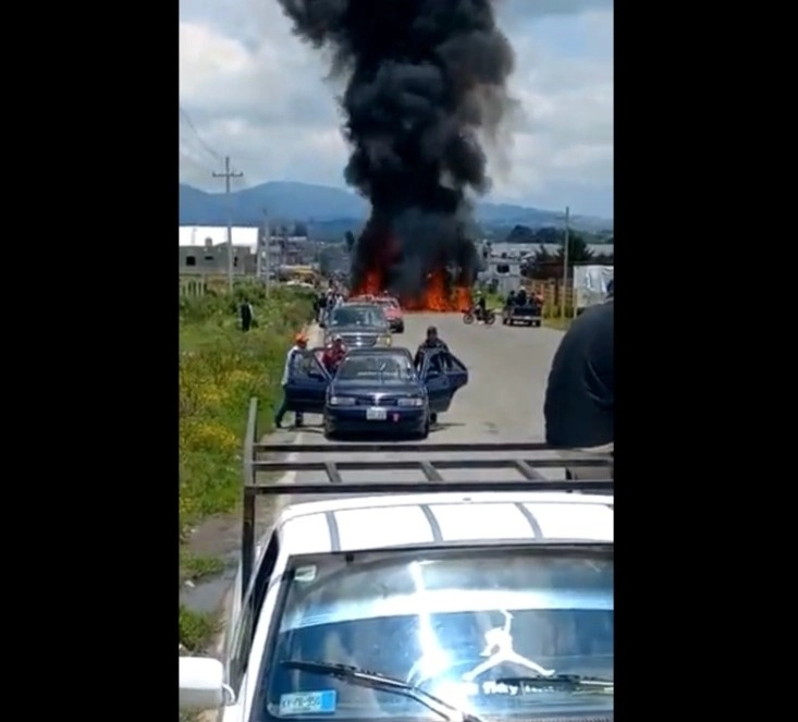 Captura de las imágenes difundidas en redes sociales sobre los disturbios en San José del Rincón, Edoméx.