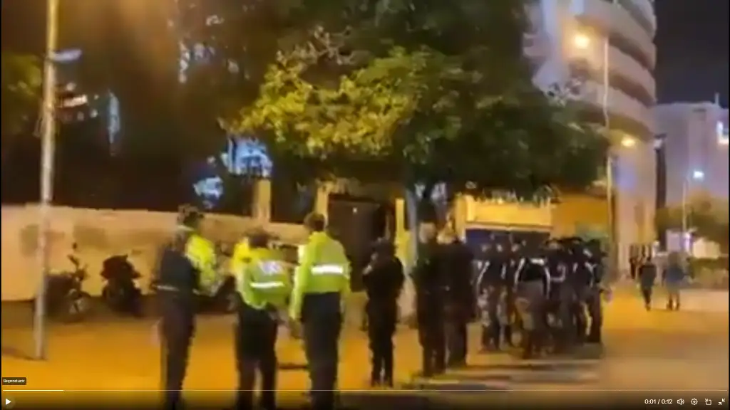 La Jornada - Reportan cerco policial a embajada mexicana en Ecuador