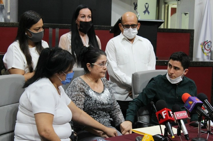 Rueda de prensa donde la mamá de Anel Bueno Sánchez, pidió a la FGR atraer las investigaciones sobre la desaparición de su hija. Foto Juan Carlos Flores