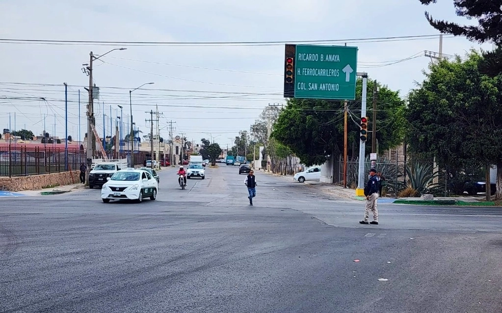 Una de las camionetas en la que se trasladaban los desaparecidos fue encontrada en el libramiento del municipio de Matehuala, SLP. Foto Tomada del Twitter @SSPCSLP / Archivo  