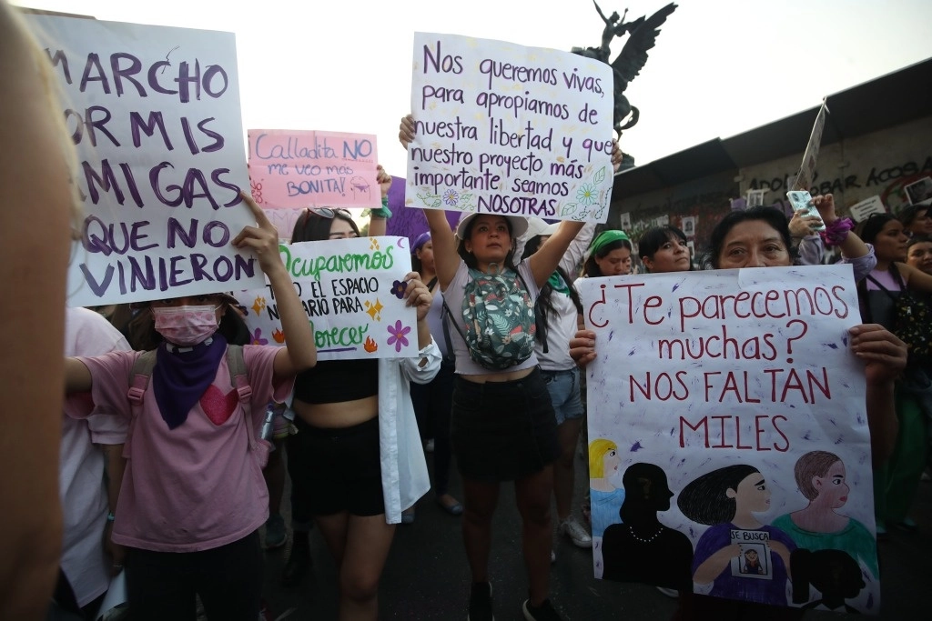 Una menor de 12 años se encuentra desaparecida luego que acudió a la marcha del 8M en Querétaro. Foto Yazmín Ortega/Archivo