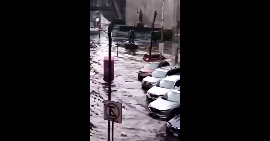 En esta temporada de lluvias, en varias ocasiones se han reportado inundaciones en esa demarcación. La mayoría de las veces por un mal manejo de residuos que obstruyen los canales. Foto de redes sociales