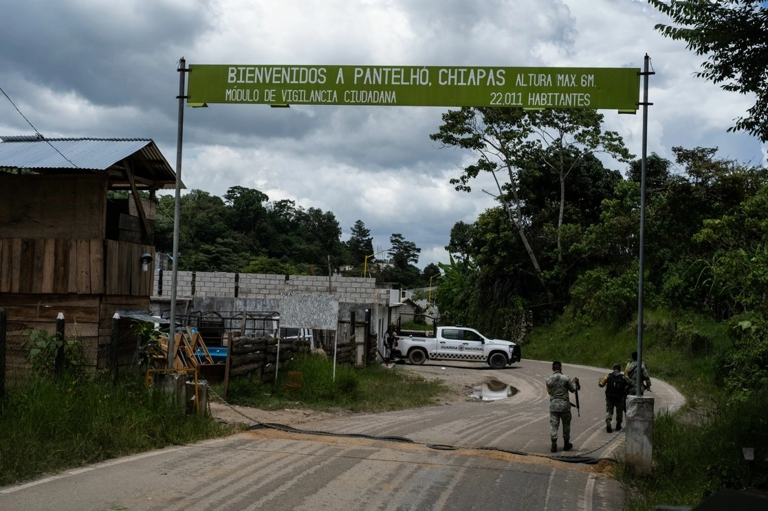 Según fuentes gubernamentales, la Fiscalía General del Estado cateó propiedades de Austreberto Herrera Abarca, presunto creador del grupo que controlaba el municipio de Pantelhó, Chiapas. Foto Cuartoscuro / Archivo