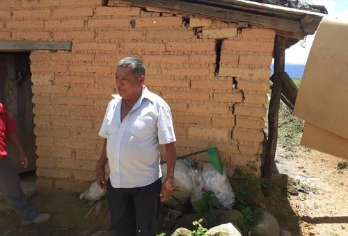 Vivienda que sufrió estragos en Tlacoapa. Foto ‘La Jornada’