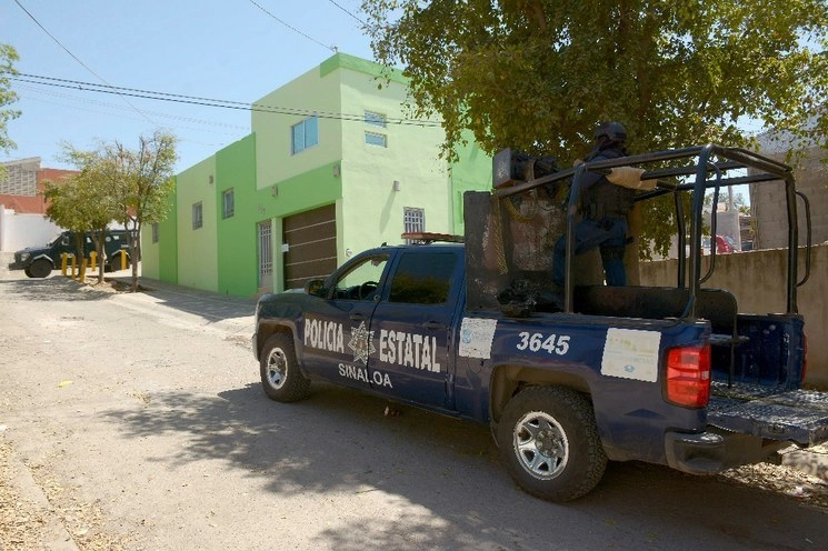 Una camioneta explotó ayer alrededor de las nueve de la noche, en la carretera Celaya-Querétaro, informó la Secretaría de Seguridad Ciudadana de Celaya. Foto Cuartoscuro / Archivo