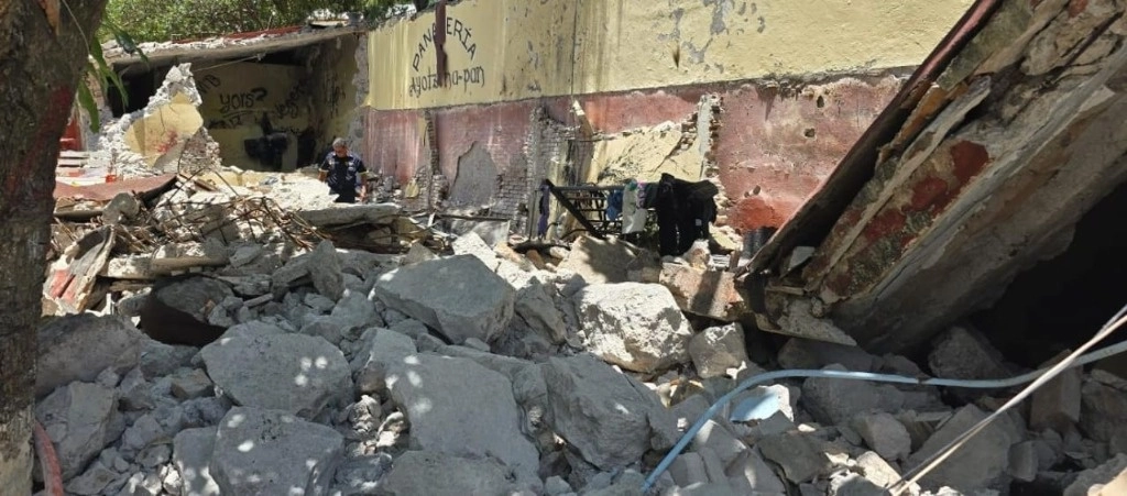 El interior de la Normal de Ayotzinapa tras la explosión de un tanque de gas estacionario ocurrida en la mañana de este jueves 4 de julio de 2024. Foto ‘La Jornada’