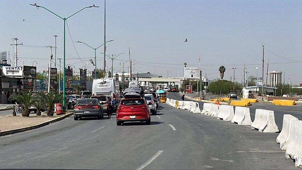 La problemática de las largas filas en el Puente Internacional II “Juárez-Lincoln” de Nuevo Laredo se ha agudizado. Foto 