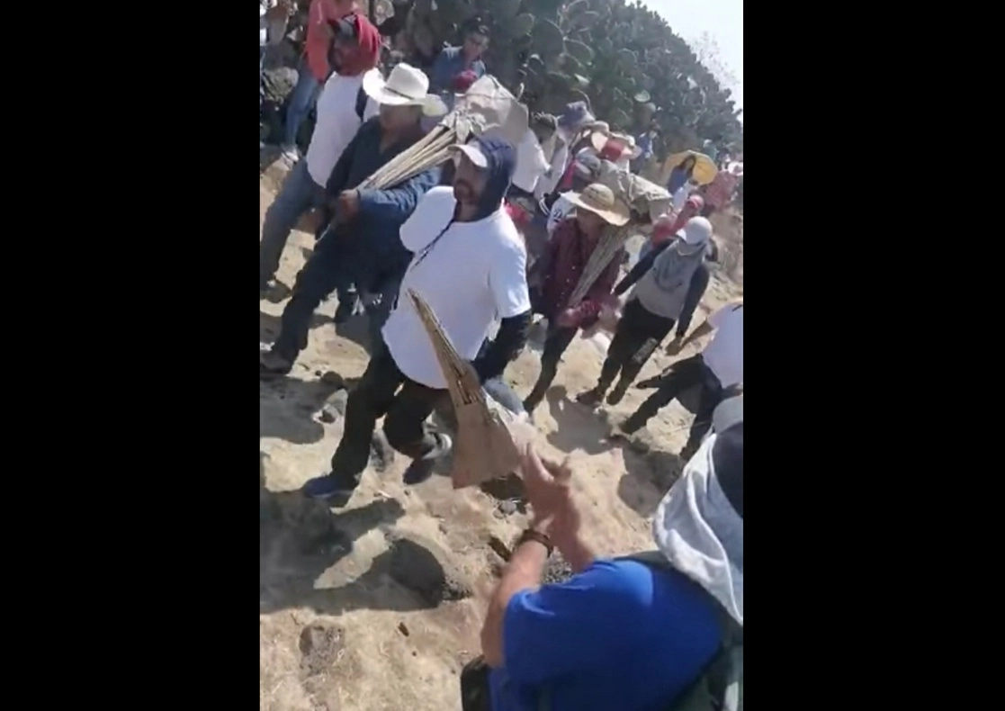 En los videos antes de la explosión se observa a los participantes con la pirotecnia en las manos. Foto 'La Jornada'
