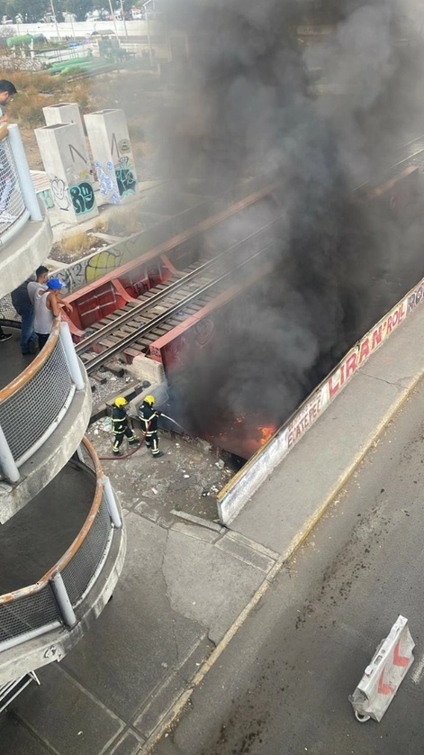 Aspectos del incendio. Foto La Jornada