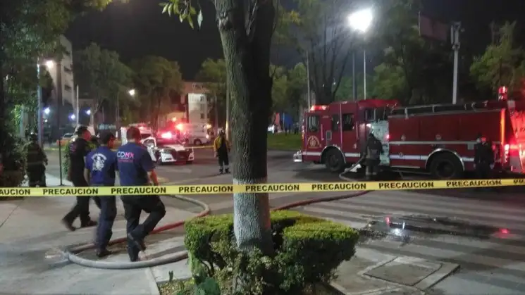 La madrugada este jueves se registró un conato de incendio en la sede de la Seido, localizada en la glorieta de Violeta, en la colonia Guerrero, Ciudad de México. Foto ‘La Jornada’