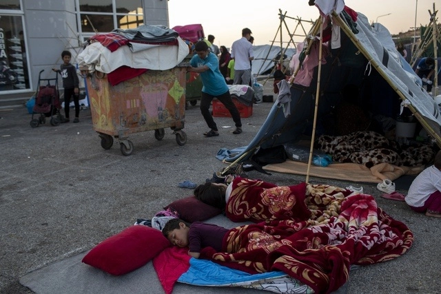 El siniestro en el campamento de Samos se reporta 10 días después de los siniestros que consumieron los refugios migrantes en Lesbos. Foto Ap  
