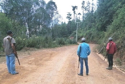 Pobladores de Lindavista, Guerrero, vigilan sus territorios antes el crimen organizado. Foto Sergio Ocampo/ Archivo