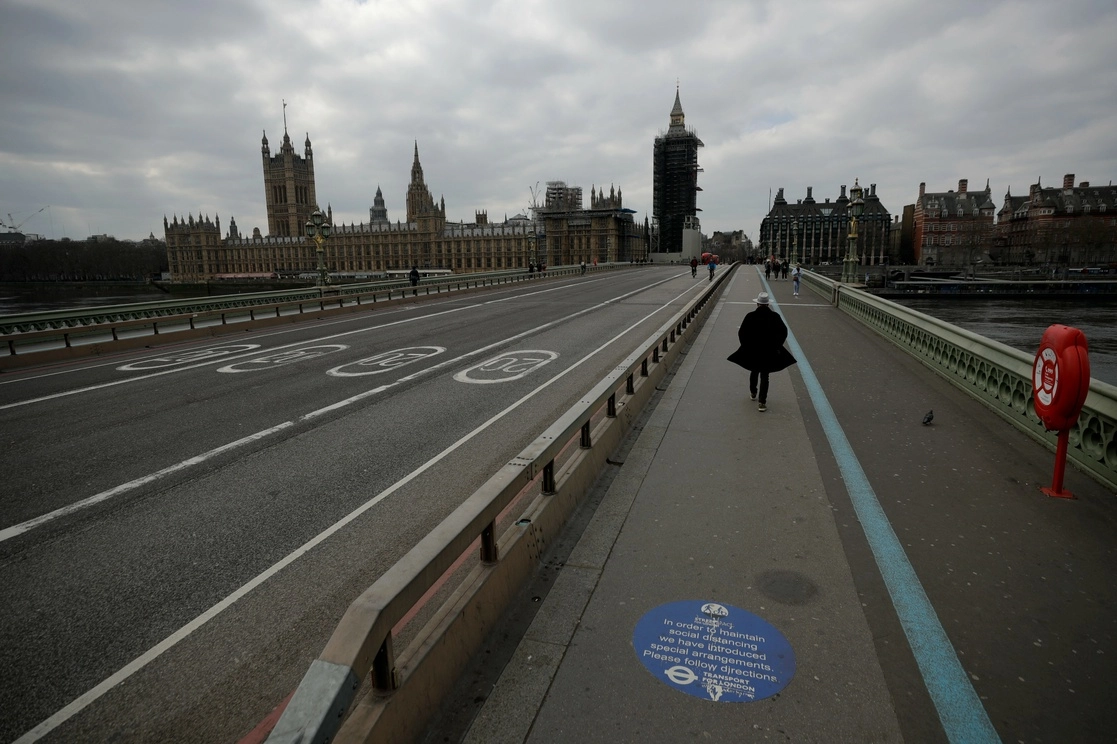 El palacio de Westminster alberga la Cámara de los Comunes y la de los Lores, así como la Torre de Isabel, donde se encuentra la inmensa campana ‘Big Ben’. Foto Ap