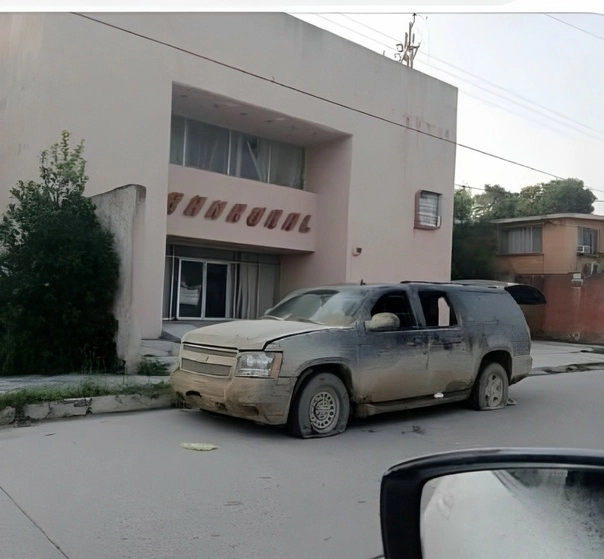En acciones simultáneas, la ciudadanía de varios municipios de Tamualipas reportó, a través de las redes sociales, tiroteos, secuestro de unidades del transporte urbano y bloqueos de las principales avenidas. Foto ‘La Jornada’ 