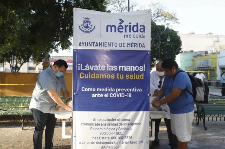 Autoridades municipales aplican medidas para evitar la propagación del coronavirus. Foto de Twitter @AyuntaMerida