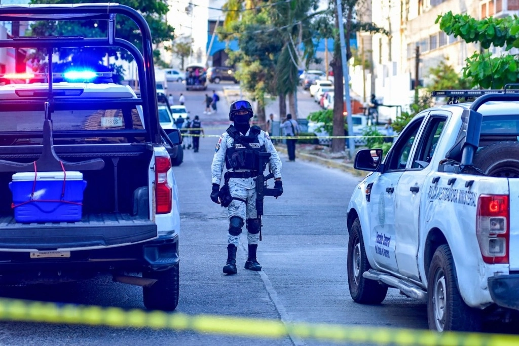 Policías y militares cercan un área donde investigan un crimen en imagen de archivo. Foto Carlos Alberto Carbajal/ Cuartoscuro/ La Jornada