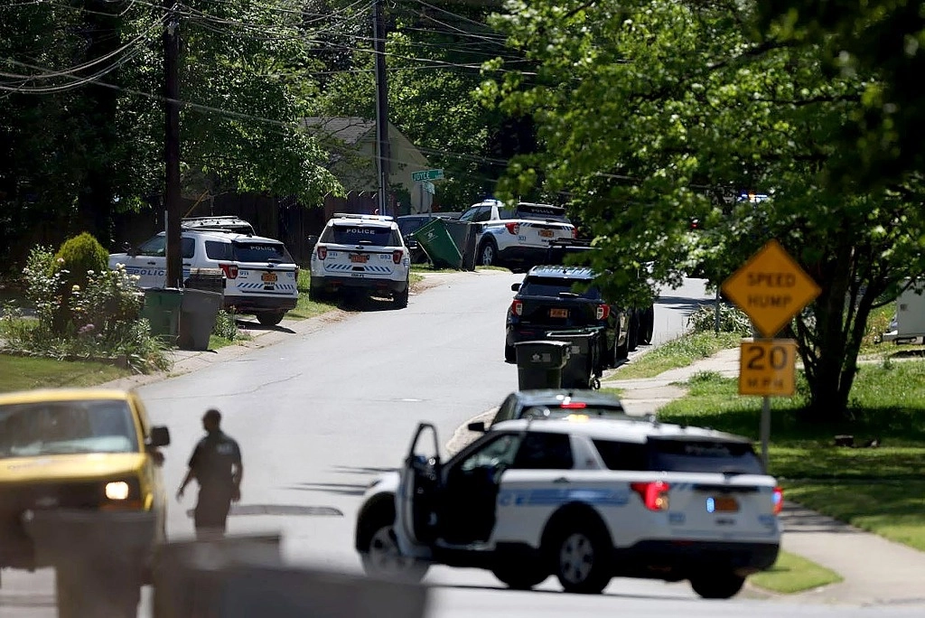 Varios agentes fueron heridos de bala el lunes, según la policía de Charlotte, Carolina del Norte. Foto Ap 