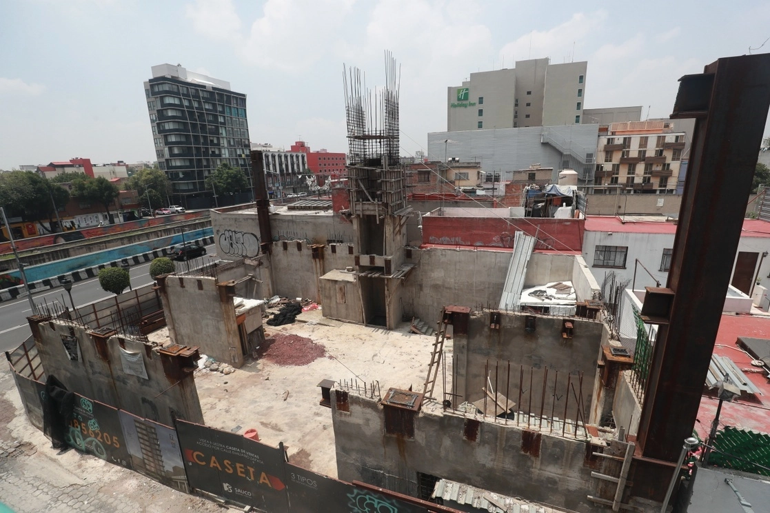 Un inmueble en la alcaldía Benito Juárez que colapsó  durante el terremoto del 19 de septiembre de 2017, sólo nueve meses después de su construcción. Foto Luis Castillo /Archivo