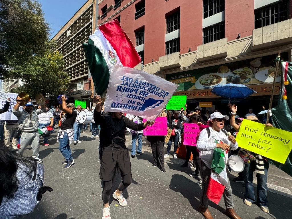 Trabajadores del PJF durante una protesta. Foto Alfredo Domínguez