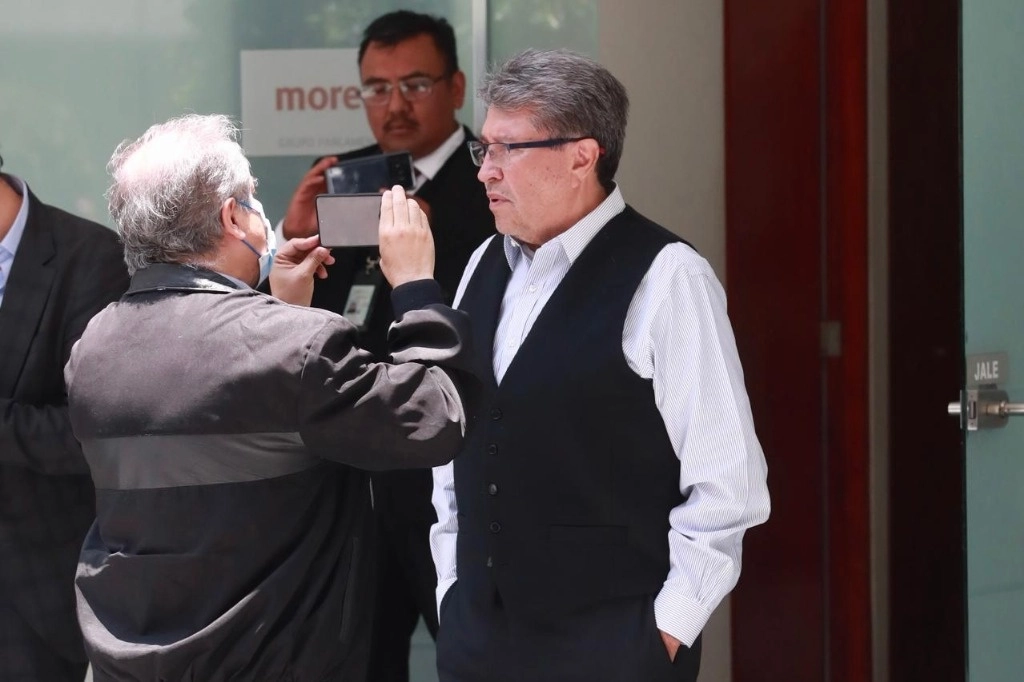 El legislador Ricardo Monreal, al exterior del Senado de la República, el 17 de julio 2024. Foto Luis Castillo