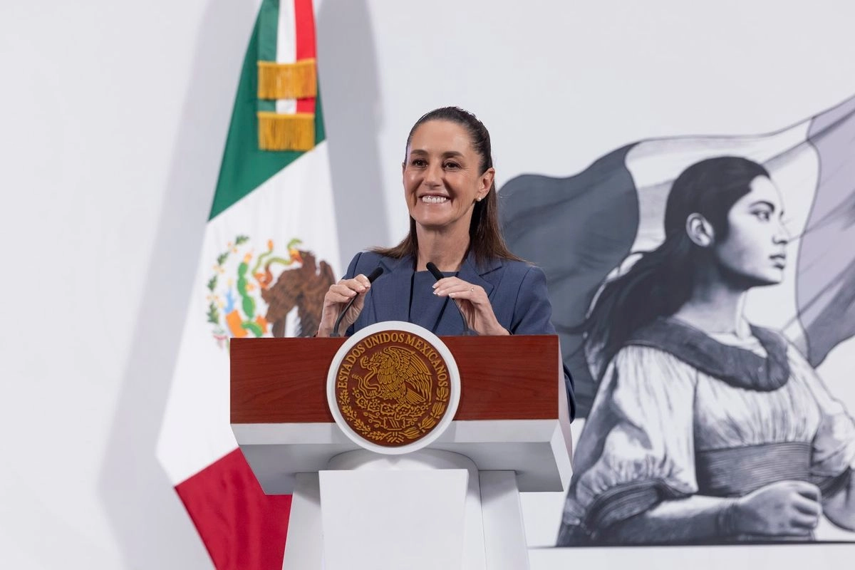 La presidenta Claudia Sheinbaum se pronunció sobre el retiro de la escultura 'Encuentro' por la alcaldía Cuauhtémoc. "¿Por qué no la entrega y la ponemos en otro lado?", expresó. 