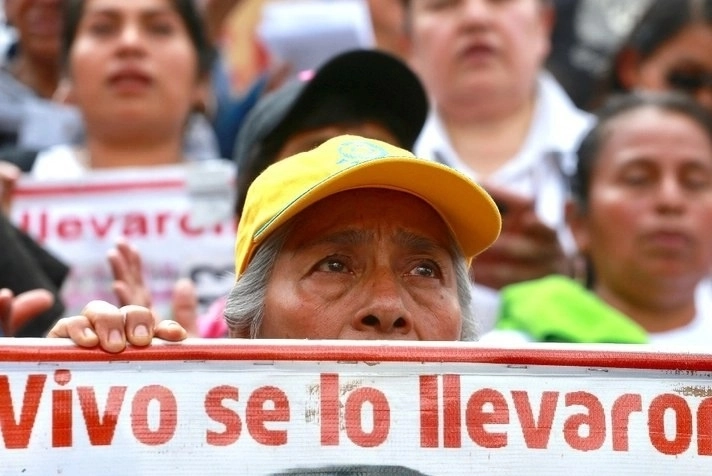 Reprocharon al presidente de México, Andrés Manuel López Obrador, que durante su gobierno se dedicó a defender al Ejército Mexicano para deslindarlo del caso Ayotzinapa. Foto Luis Castillo / Archivo 