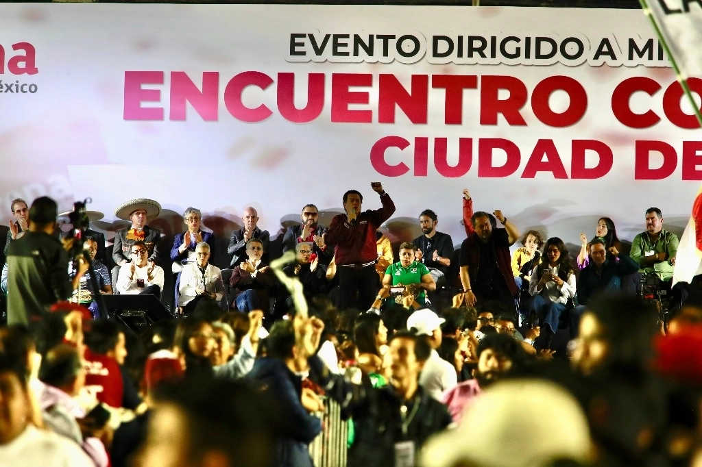 Mario Delgado, dirigente nacional de Morena, informó que el evento sería reprogramado. Foto Luis Castillo.