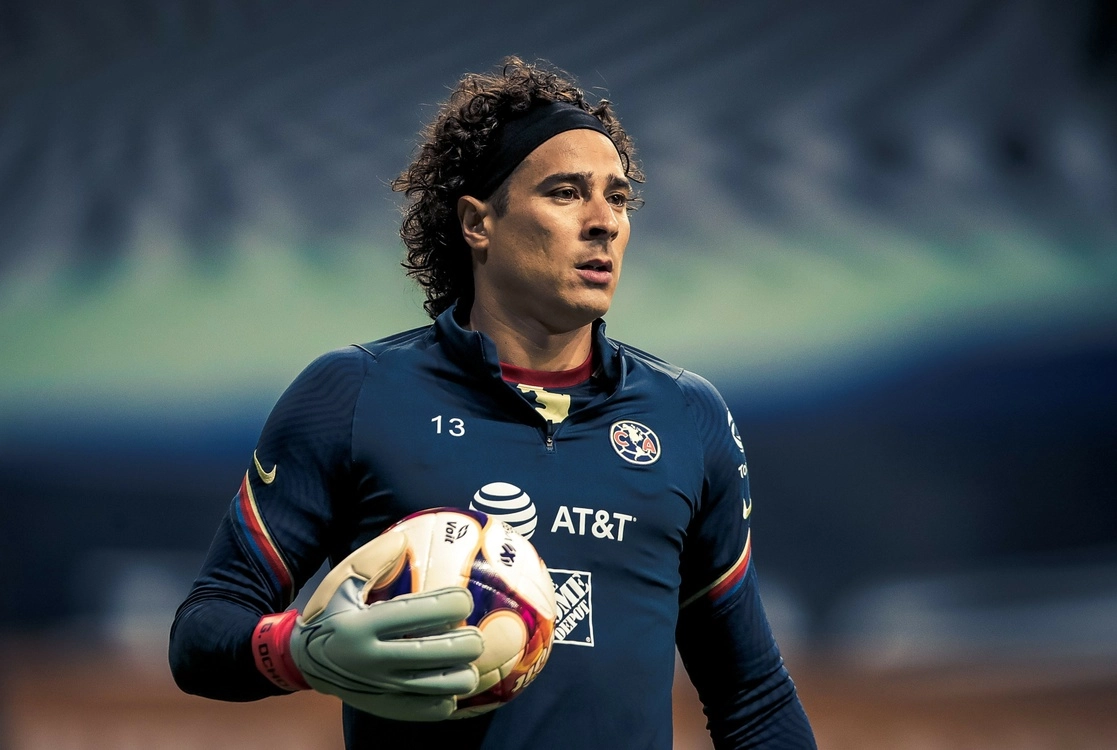 El portero Guillermo Ochoa, el paraguayo Richard Sánchez y el colombiano Nicolás Benedetti son los jugadores del Club América que dieron positivo a Covid-19. Foto tomada del Twitter de @ClubAmerica / Archivo