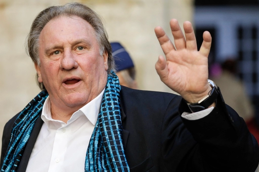 Unos sesenta artistas franceses denunciaron en una tribuna publicada en la prensa un "linchamiento" del actor Gérard Depardieu, acusado de violación desde 2020. Foto Afp / Archivo 