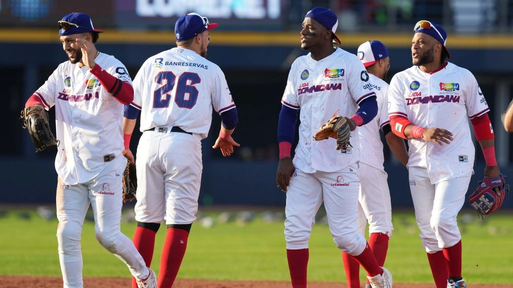 En el séptimo episodio, cuando el relevista estadunidense Alex Scherff lanzaba por Venezuela, Mejía pegó su triplete hacia el jardín derecho y produjo la primera carrera del partido que fue timbrada por José Marmolejos. Foto mlb.com 