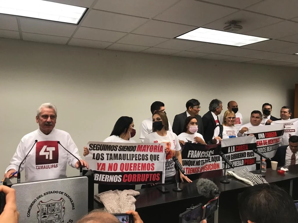 Legisladores de Morena encabezados por Armando Zertuche Zuani aseguraron durante una conferencia de prensa que es de fantasía el sexto informe que rindió ayer el gobernador panista Francisco Javier García Cabeza de Vaca, quien habló de la recuperación de seguridad en el estado. Foto Martín Sánchez