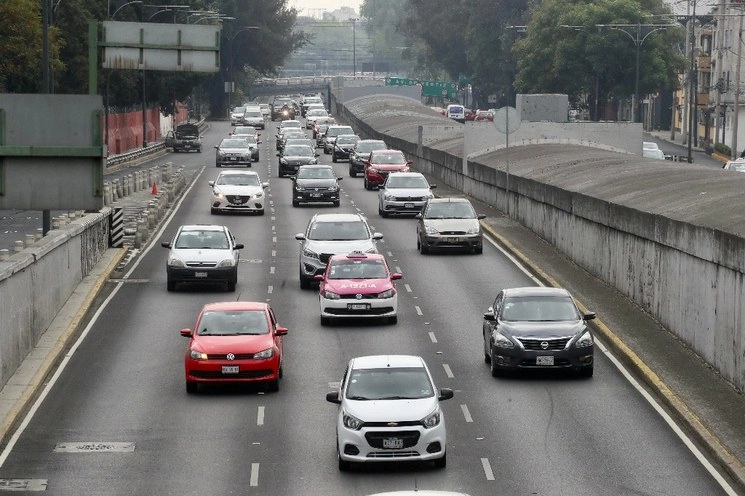 Tránsito en el Viaducto de la Ciudad de México en el reinicio parcial de actividades tras la contingencia. Foto Luis Castillo