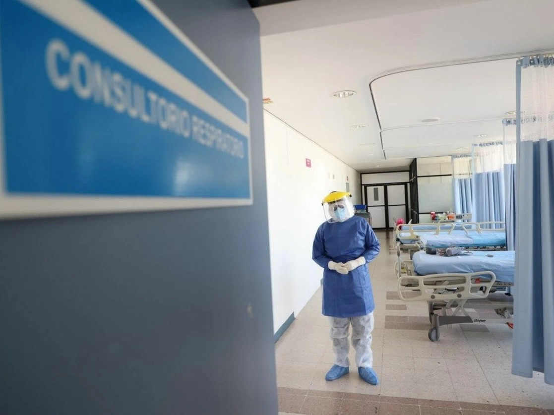 Luego de una disminución en el número de contagios de Covid-19, la tendencia en Michoacán se incrementó de nuevo con 113 casos positivos para alcanzar las 26 mil 289 personas infectadas. Foto tomada del Twitter de @GobMichoacan