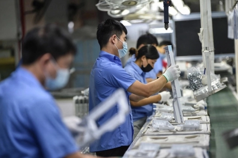 A tasa mensual, la actividad minera tuvo un avance de 0.8 por ciento, la construcción un crecimiento de 2.8 por ciento y las manufacturas 2.9 por ciento.
