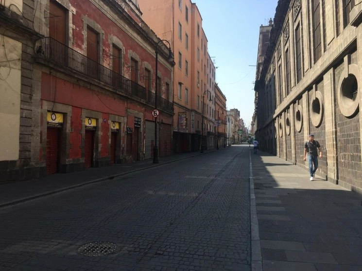 Una calle del centro de la Ciudad de México durante el confinamiento por Covid-19. Foto Pablo Ramos