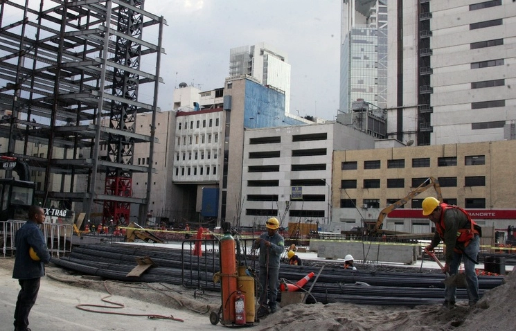 Trabajos de construcción en la Ciudad de México. Foto Roberto García Rivas / Archivo