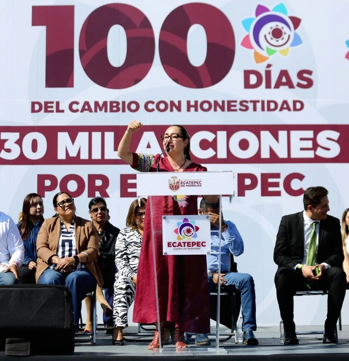 Ante unos 10 mil personas, Azucena Cisneros refrendó su compromiso de no fallar al pueblo que le dio su confianza. Foto 